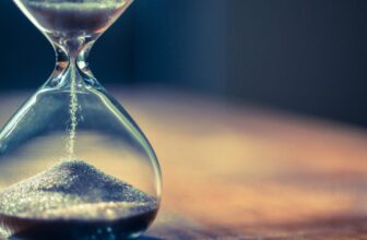 Reading a Quantum Clock Costs More Energy Than Actually Running One