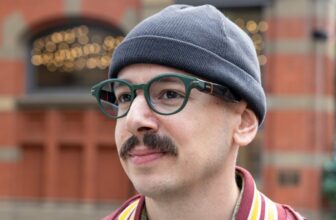 These AI Smart Glasses Need a Brain Transplant