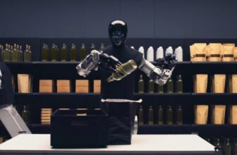 This Video of Hilariously Slow Robots Putting Olive Oil in a Bag Is Actually Pretty Impressive